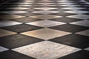 pavimento a scacchi bianco e nero